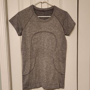Lululemin Swiftly Gray Athletic Top Size 8